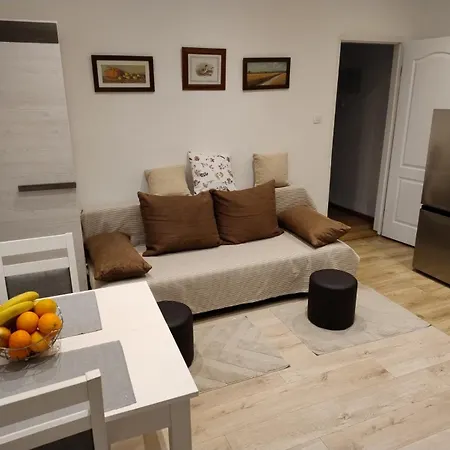 Apartment Leon 30m From Kastela
